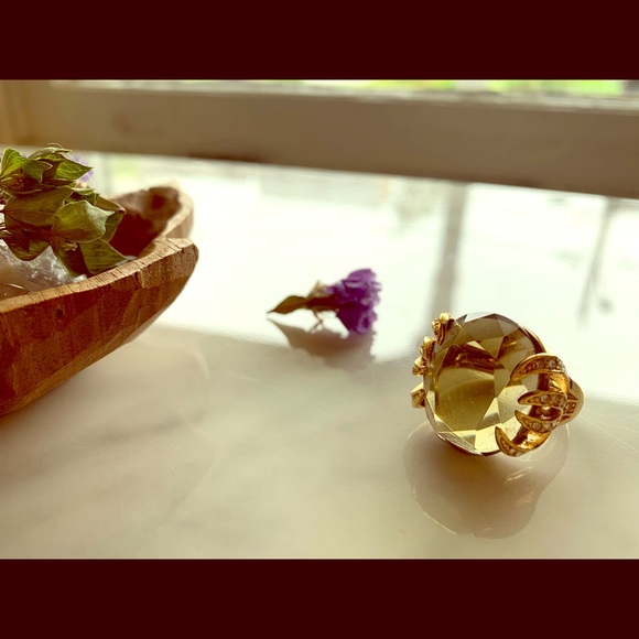 Resizable goldtone glam cocktail ring - Picture 1 of 4